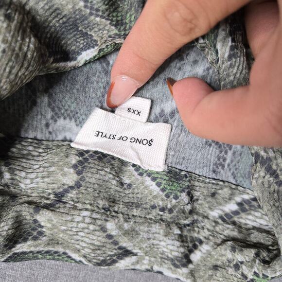 Revolve Song of Style Otto Top in Green Snake Size: XXS - Picture 6 of 6